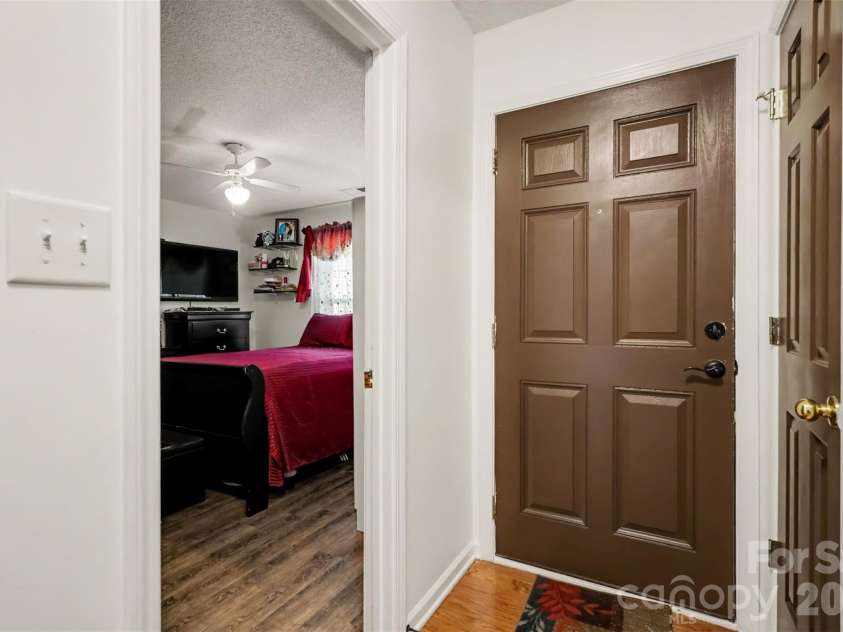 6950 Silver Garden Lane, Charlotte, NC 28216.  MLS# CAR4434533, YatesRealty ID 56739. 