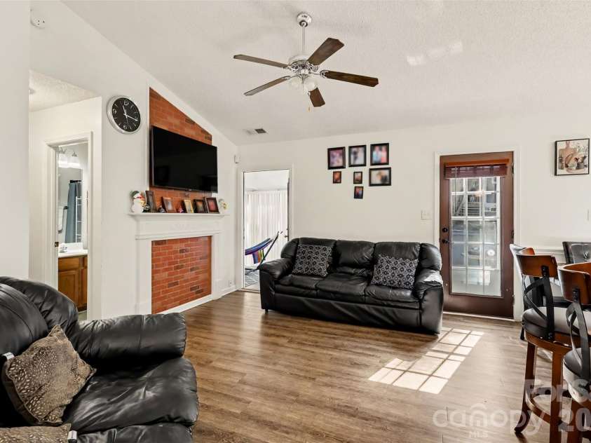 6950 Silver Garden Lane, Charlotte, NC 28216.  MLS# CAR4434533, YatesRealty ID 56739. 