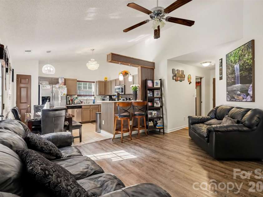 6950 Silver Garden Lane, Charlotte, NC 28216.  MLS# CAR4434533, YatesRealty ID 56739. 