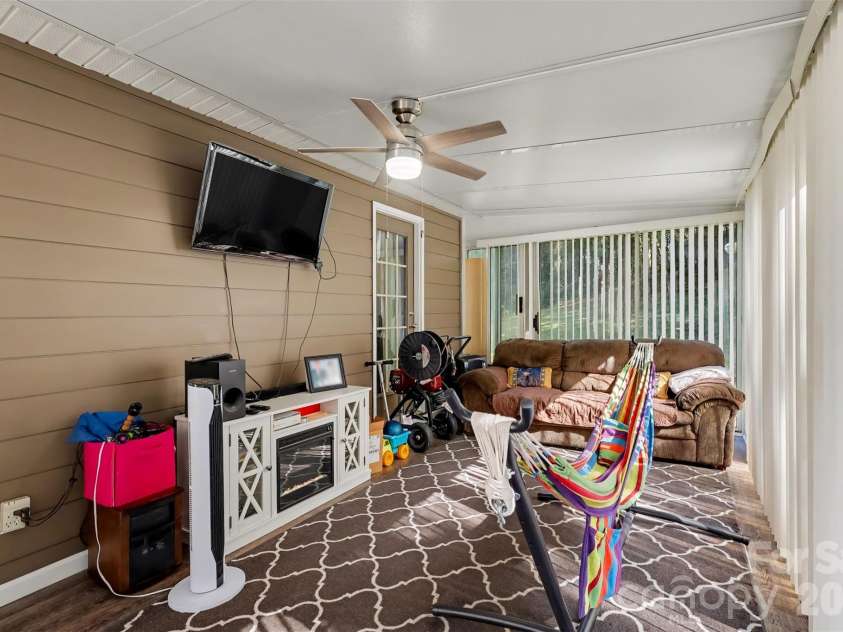 6950 Silver Garden Lane, Charlotte, NC 28216.  MLS# CAR4434533, YatesRealty ID 56739. 