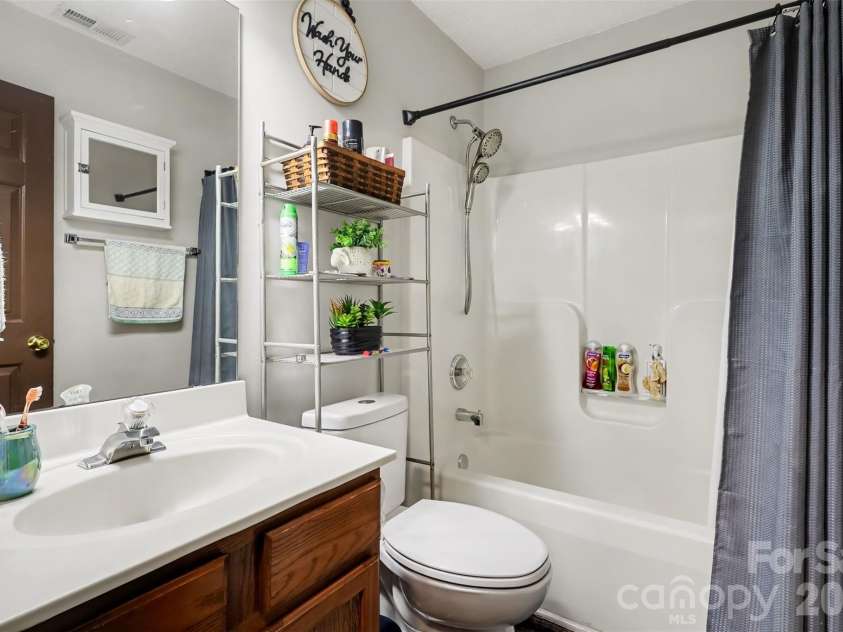 6950 Silver Garden Lane, Charlotte, NC 28216.  MLS# CAR4434533, YatesRealty ID 56739. 