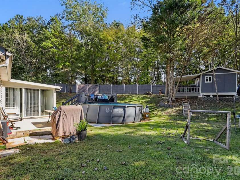 6950 Silver Garden Lane, Charlotte, NC 28216.  MLS# CAR4434533, YatesRealty ID 56739. 