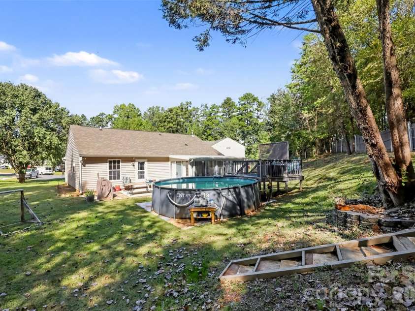 6950 Silver Garden Lane, Charlotte, NC 28216.  MLS# CAR4434533, YatesRealty ID 56739. 