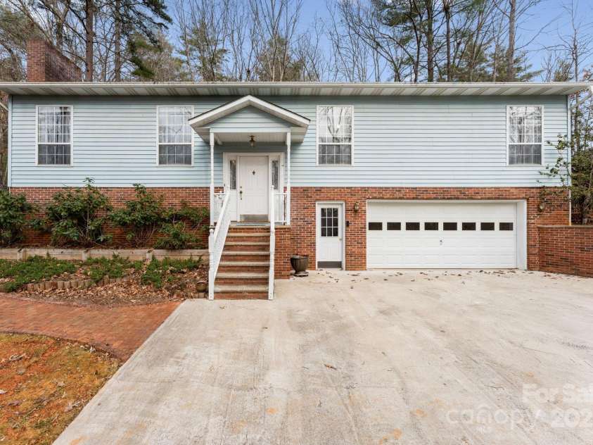 184 Trimont Mountain Road, Franklin, NC 28734.  MLS# CAR4332849, YatesRealty ID 5674. 