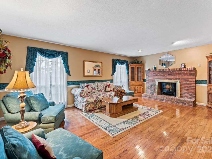 184 Trimont Mountain Road, Franklin, NC 28734.  MLS# CAR4332849, YatesRealty ID 5674. 