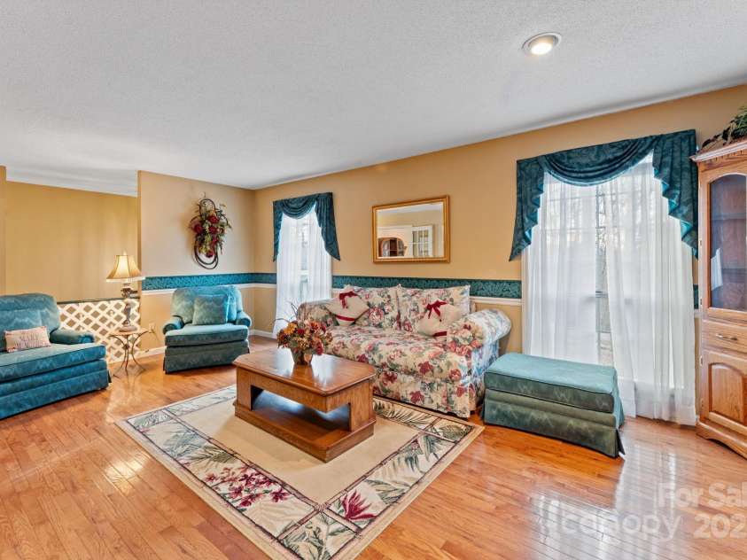 184 Trimont Mountain Road, Franklin, NC 28734.  MLS# CAR4332849, YatesRealty ID 5674. 