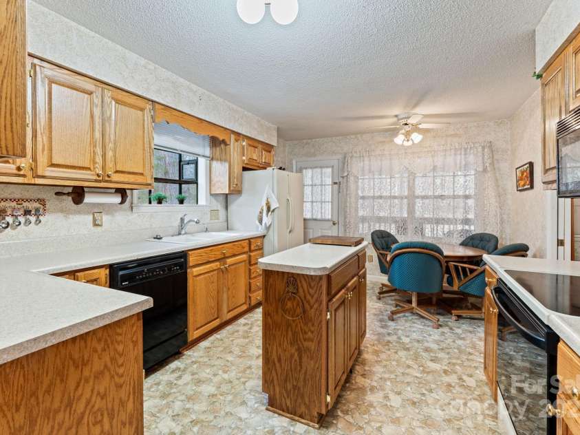 184 Trimont Mountain Road, Franklin, NC 28734.  MLS# CAR4332849, YatesRealty ID 5674. 