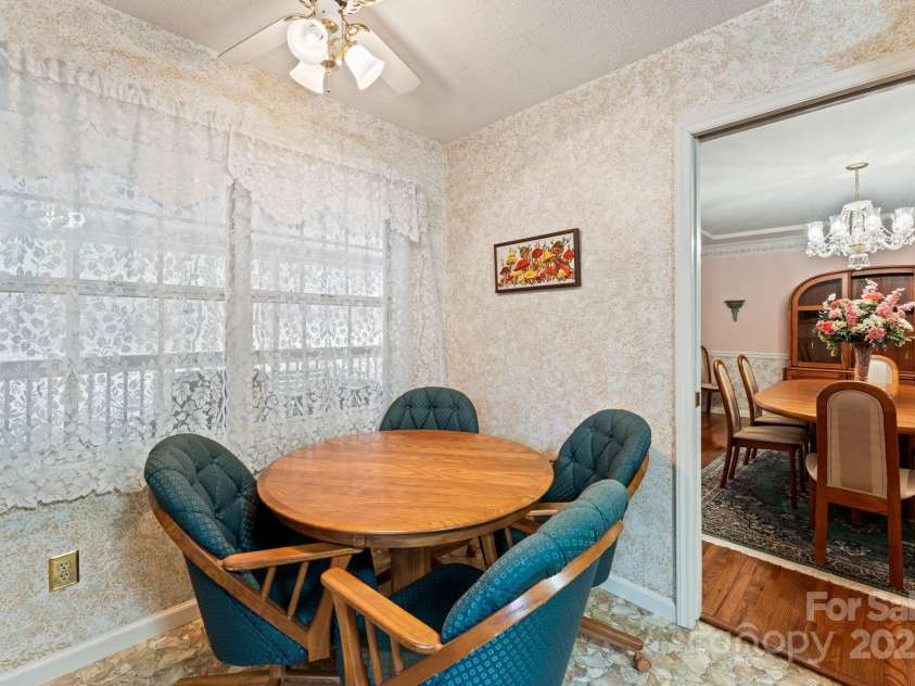 184 Trimont Mountain Road, Franklin, NC 28734.  MLS# CAR4332849, YatesRealty ID 5674. 