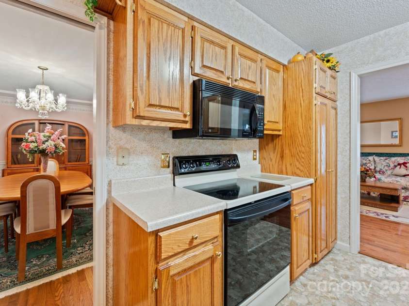 184 Trimont Mountain Road, Franklin, NC 28734.  MLS# CAR4332849, YatesRealty ID 5674. 
