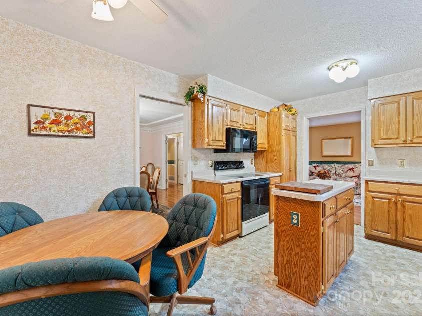 184 Trimont Mountain Road, Franklin, NC 28734.  MLS# CAR4332849, YatesRealty ID 5674. 