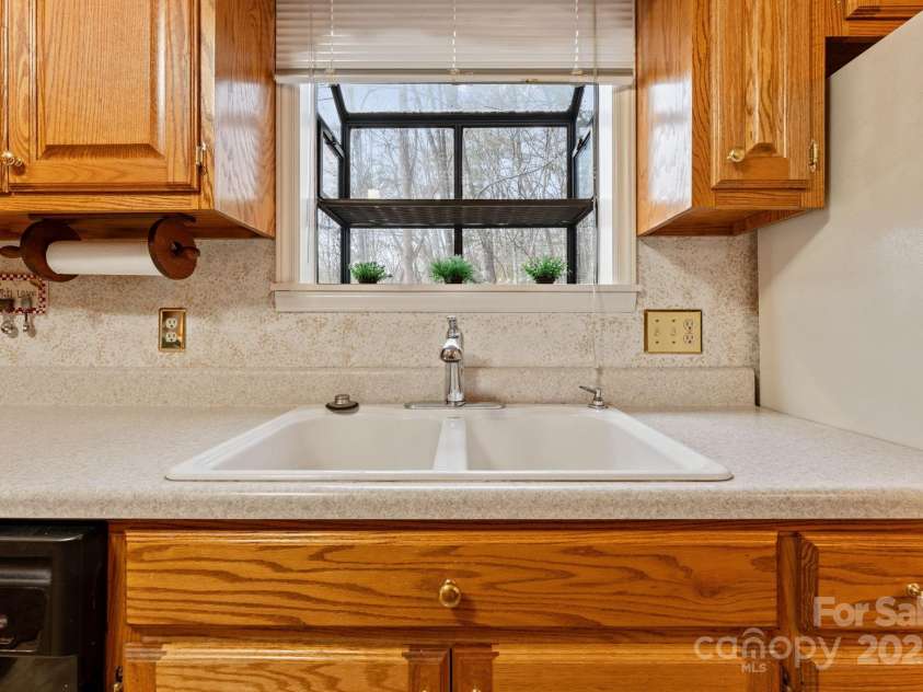 184 Trimont Mountain Road, Franklin, NC 28734.  MLS# CAR4332849, YatesRealty ID 5674. 