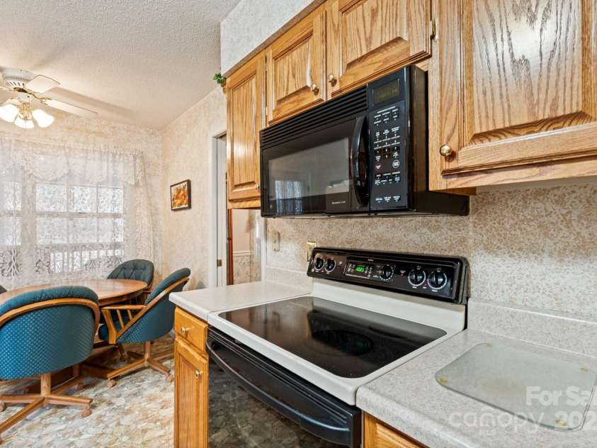 184 Trimont Mountain Road, Franklin, NC 28734.  MLS# CAR4332849, YatesRealty ID 5674. 
