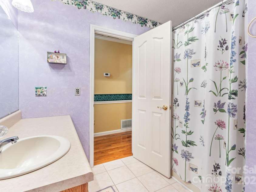 184 Trimont Mountain Road, Franklin, NC 28734.  MLS# CAR4332849, YatesRealty ID 5674. 