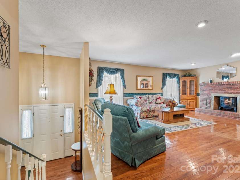 184 Trimont Mountain Road, Franklin, NC 28734.  MLS# CAR4332849, YatesRealty ID 5674. 
