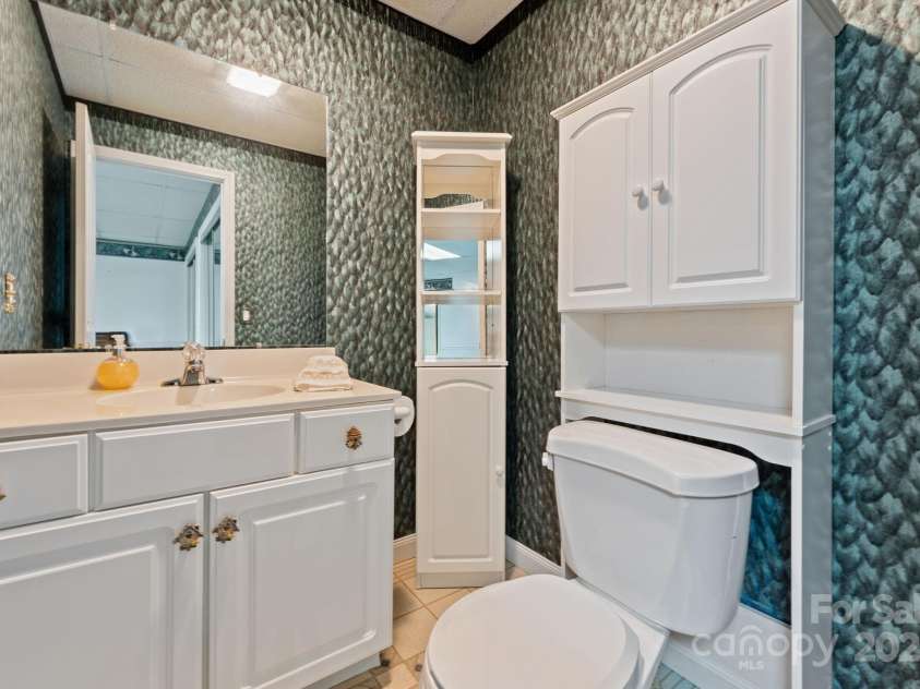 184 Trimont Mountain Road, Franklin, NC 28734.  MLS# CAR4332849, YatesRealty ID 5674. 