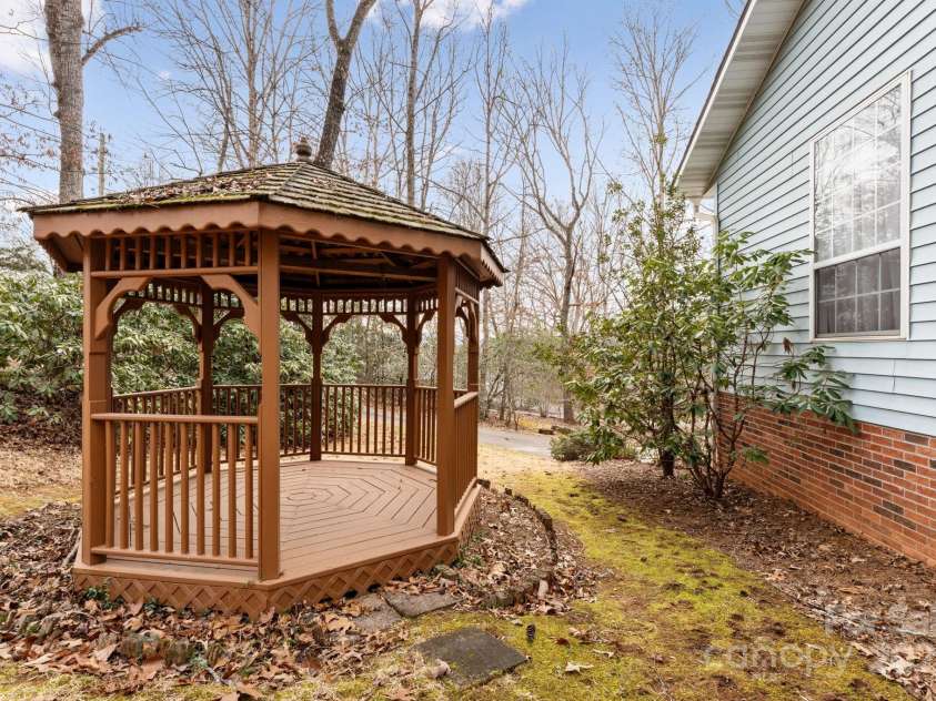 184 Trimont Mountain Road, Franklin, NC 28734.  MLS# CAR4332849, YatesRealty ID 5674. 