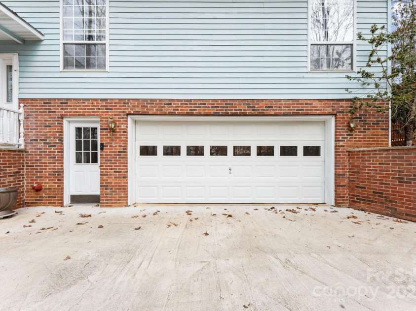 184 Trimont Mountain Road, Franklin, NC 28734.  MLS# CAR4332849, YatesRealty ID 5674. 