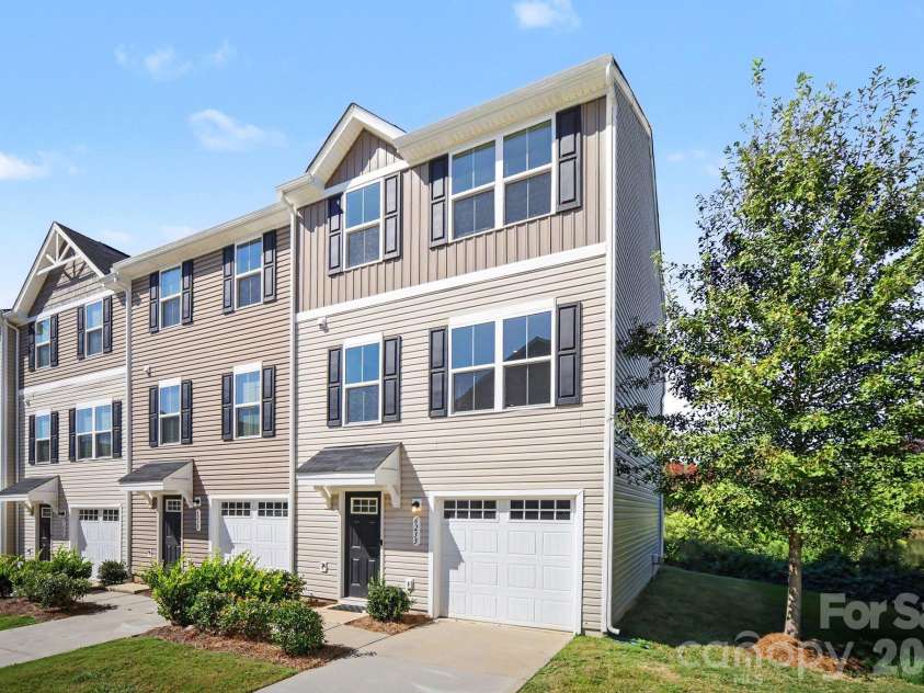 6233 Cutwater Circle, Charlotte, NC 28269.  MLS# CAR4430357, YatesRealty ID 56743. 