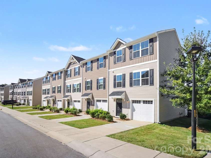 6233 Cutwater Circle, Charlotte, NC 28269.  MLS# CAR4430357, YatesRealty ID 56743. 