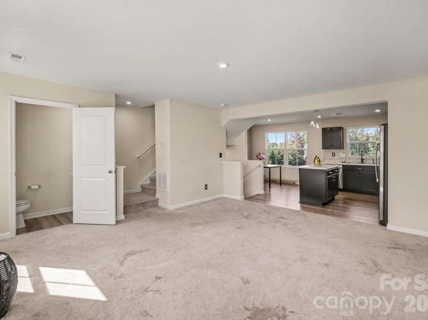 6233 Cutwater Circle, Charlotte, NC 28269.  MLS# CAR4430357, YatesRealty ID 56743. 