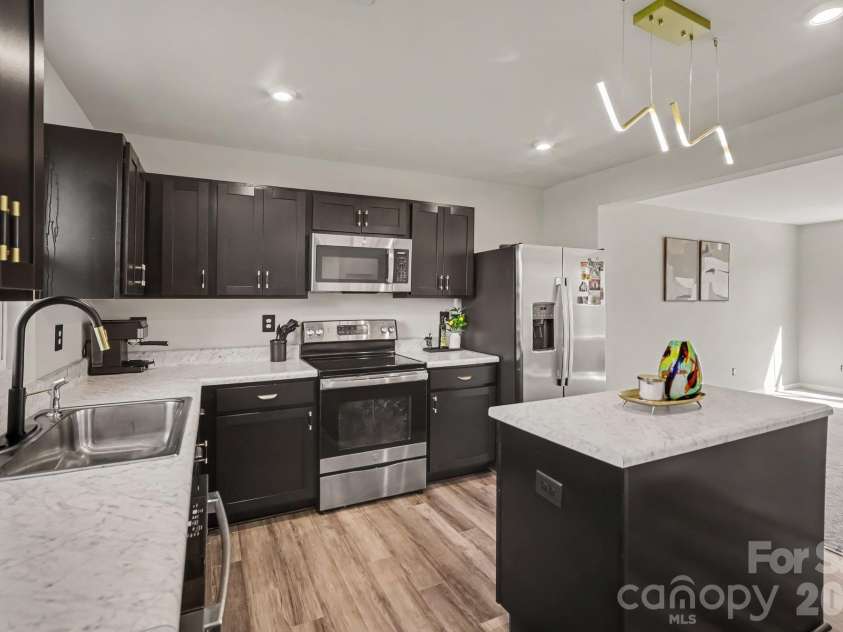 6233 Cutwater Circle, Charlotte, NC 28269.  MLS# CAR4430357, YatesRealty ID 56743. 