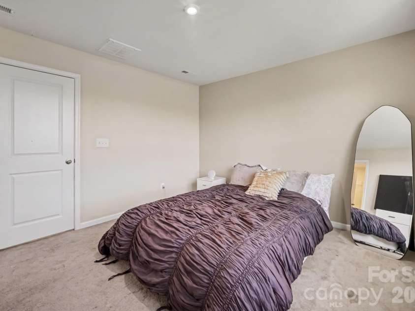 6233 Cutwater Circle, Charlotte, NC 28269.  MLS# CAR4430357, YatesRealty ID 56743. 