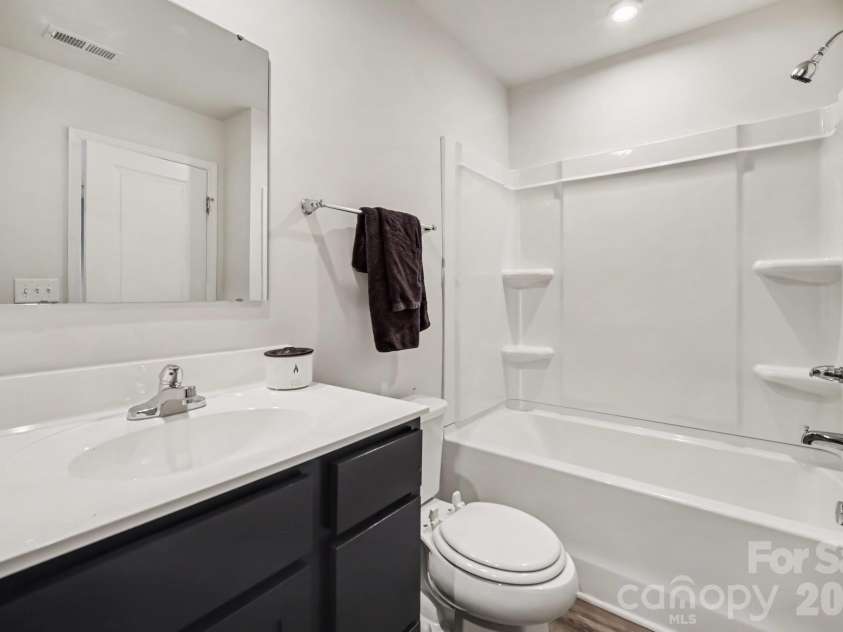 6233 Cutwater Circle, Charlotte, NC 28269.  MLS# CAR4430357, YatesRealty ID 56743. 