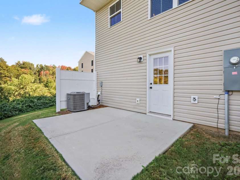 6233 Cutwater Circle, Charlotte, NC 28269.  MLS# CAR4430357, YatesRealty ID 56743. 