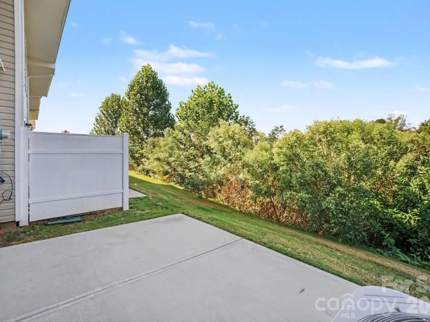 6233 Cutwater Circle, Charlotte, NC 28269.  MLS# CAR4430357, YatesRealty ID 56743. 