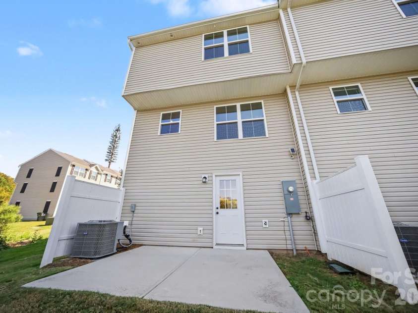 6233 Cutwater Circle, Charlotte, NC 28269.  MLS# CAR4430357, YatesRealty ID 56743. 