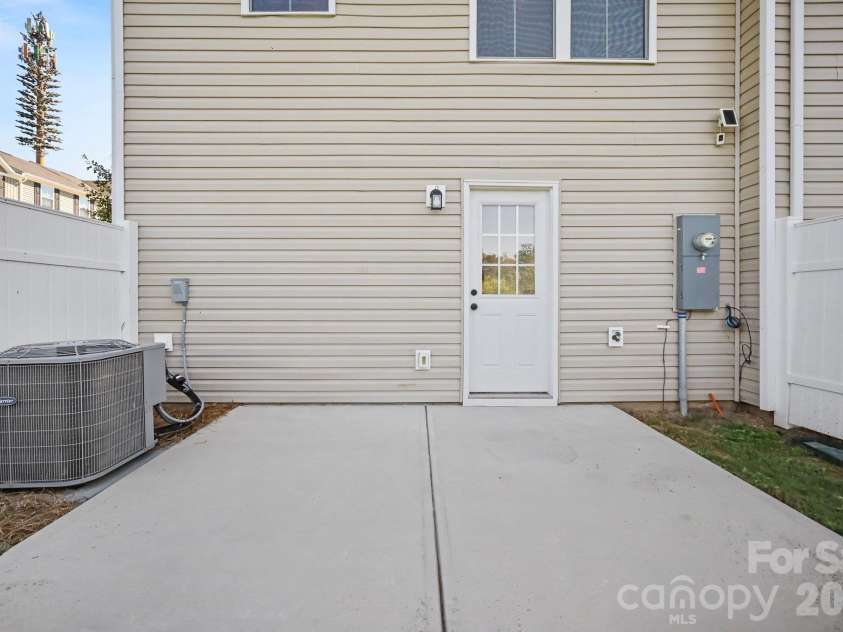 6233 Cutwater Circle, Charlotte, NC 28269.  MLS# CAR4430357, YatesRealty ID 56743. 