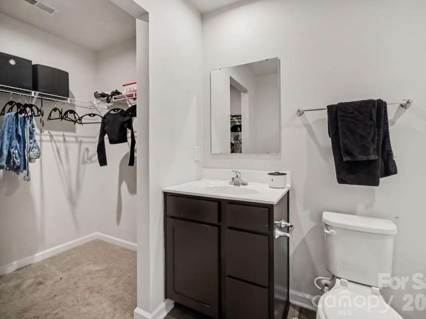 6233 Cutwater Circle, Charlotte, NC 28269.  MLS# CAR4430357, YatesRealty ID 56743. 