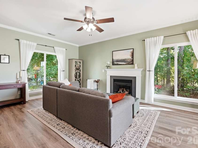 2822 Carriage Crossing Drive, Matthews, NC 28105.  MLS# CAR4433724, YatesRealty ID 56745. 