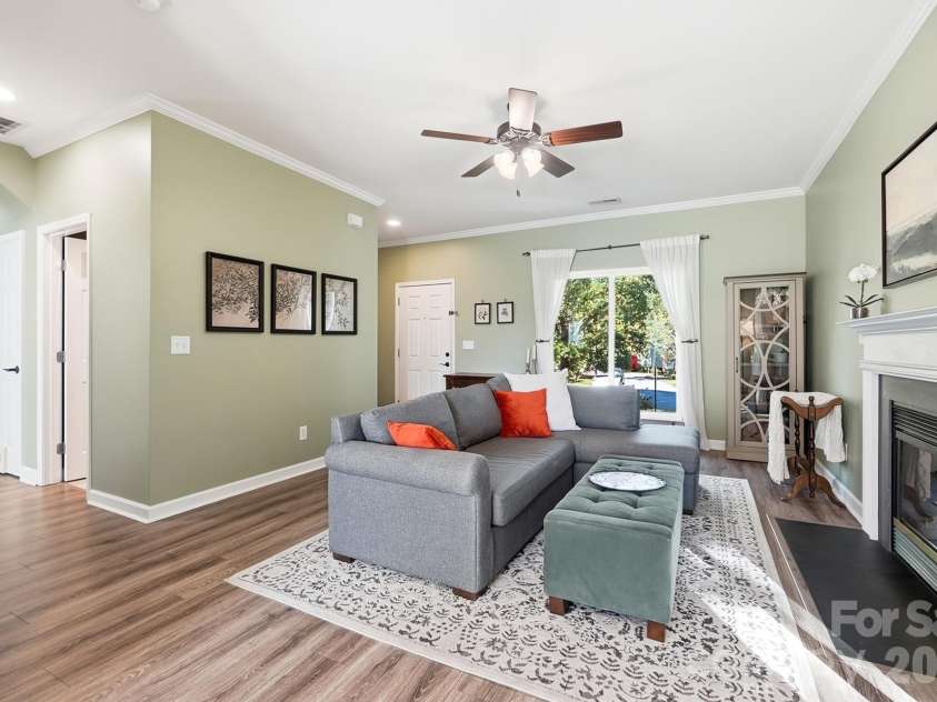 2822 Carriage Crossing Drive, Matthews, NC 28105.  MLS# CAR4433724, YatesRealty ID 56745. 