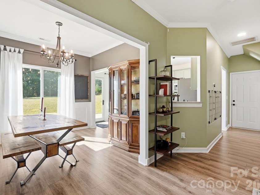 2822 Carriage Crossing Drive, Matthews, NC 28105.  MLS# CAR4433724, YatesRealty ID 56745. 
