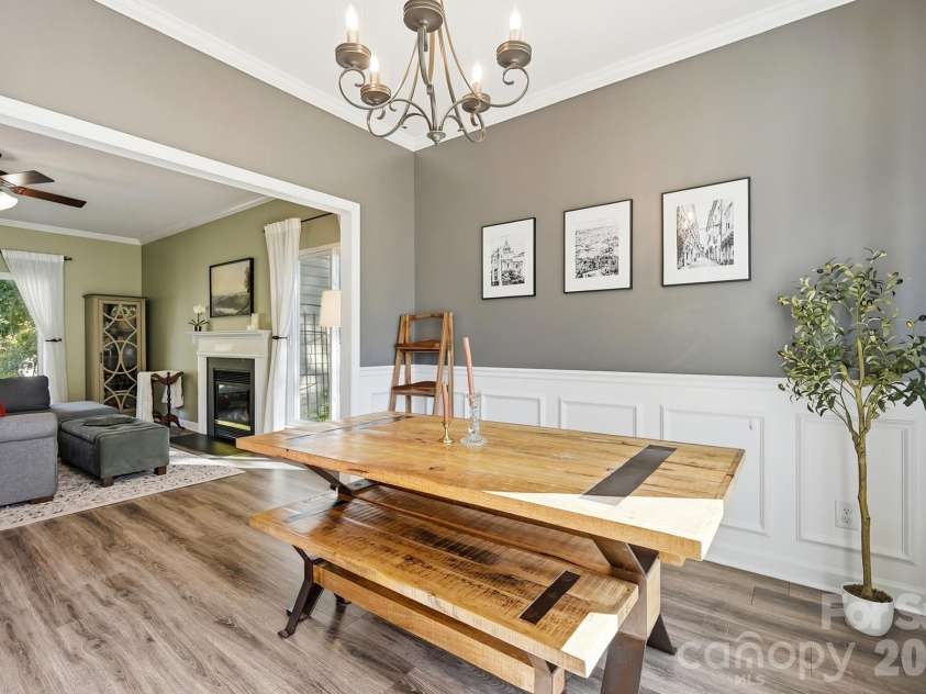 2822 Carriage Crossing Drive, Matthews, NC 28105.  MLS# CAR4433724, YatesRealty ID 56745. 