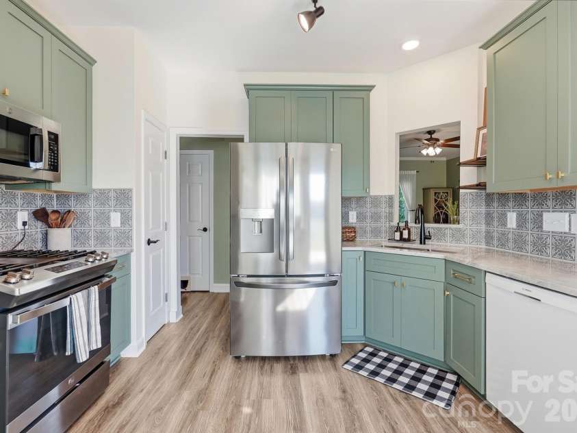 2822 Carriage Crossing Drive, Matthews, NC 28105.  MLS# CAR4433724, YatesRealty ID 56745. 