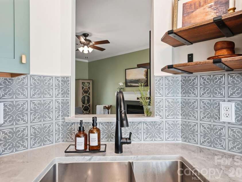2822 Carriage Crossing Drive, Matthews, NC 28105.  MLS# CAR4433724, YatesRealty ID 56745. 