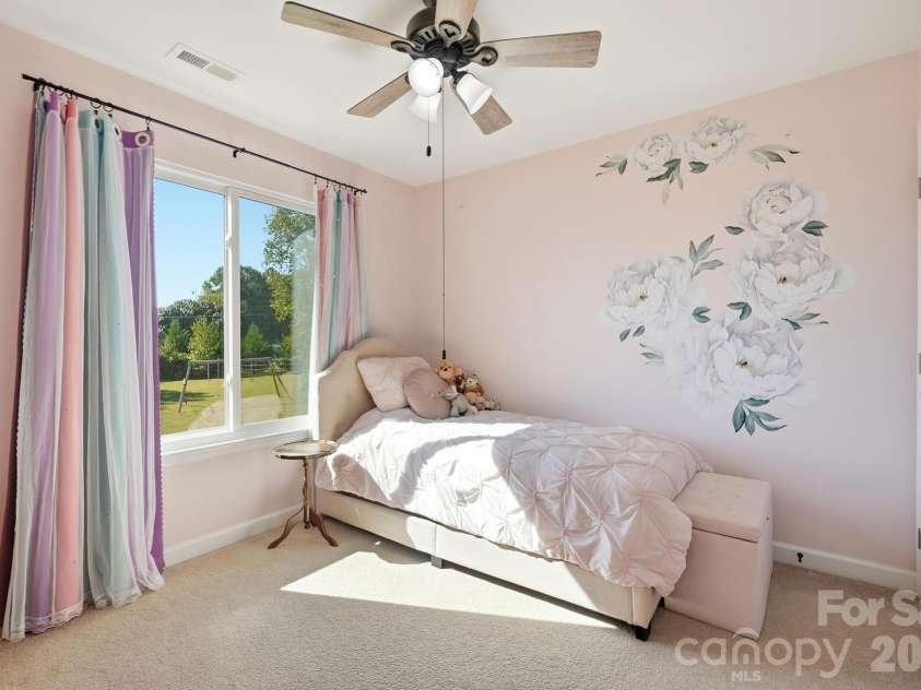2822 Carriage Crossing Drive, Matthews, NC 28105.  MLS# CAR4433724, YatesRealty ID 56745. 