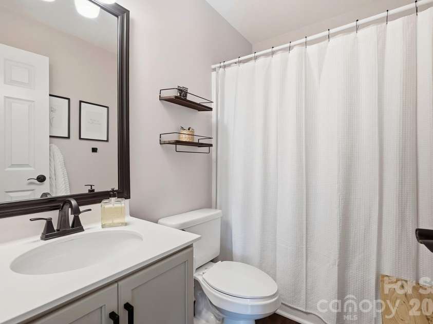 2822 Carriage Crossing Drive, Matthews, NC 28105.  MLS# CAR4433724, YatesRealty ID 56745. 