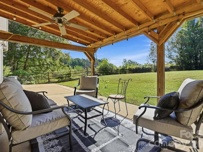 2822 Carriage Crossing Drive, Matthews, NC 28105.  MLS# CAR4433724, YatesRealty ID 56745. 
