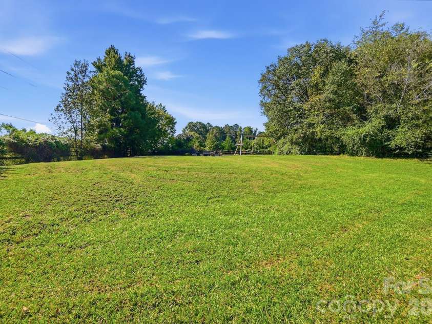 2822 Carriage Crossing Drive, Matthews, NC 28105.  MLS# CAR4433724, YatesRealty ID 56745. 