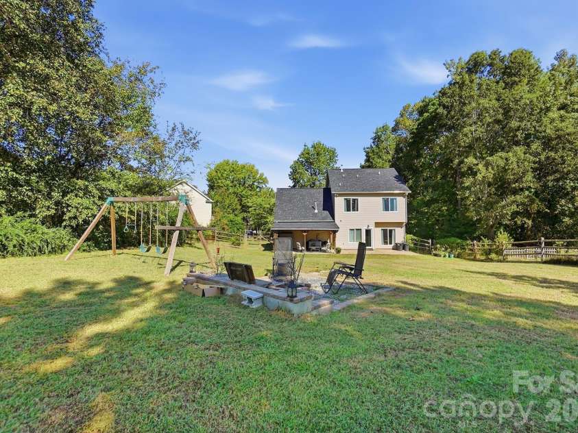 2822 Carriage Crossing Drive, Matthews, NC 28105.  MLS# CAR4433724, YatesRealty ID 56745. 