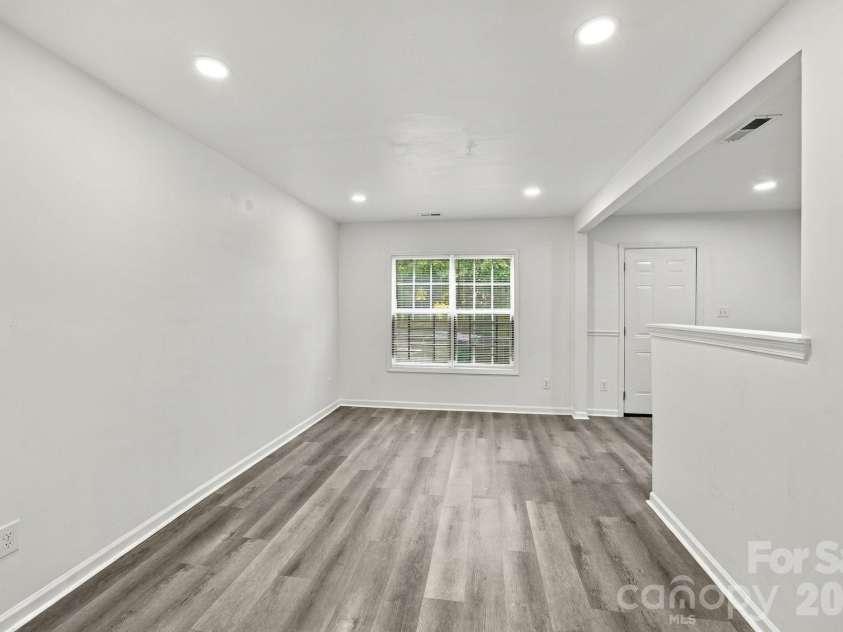 5333 Esther Lane, Charlotte, NC 28214.  MLS# CAR4398056, YatesRealty ID 56746. 