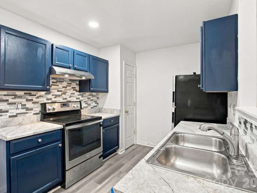 5333 Esther Lane, Charlotte, NC 28214.  MLS# CAR4398056, YatesRealty ID 56746. 