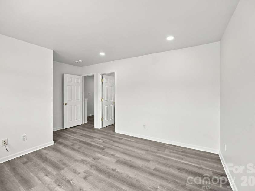 5333 Esther Lane, Charlotte, NC 28214.  MLS# CAR4398056, YatesRealty ID 56746. 
