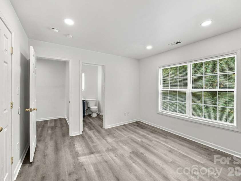 5333 Esther Lane, Charlotte, NC 28214.  MLS# CAR4398056, YatesRealty ID 56746. 