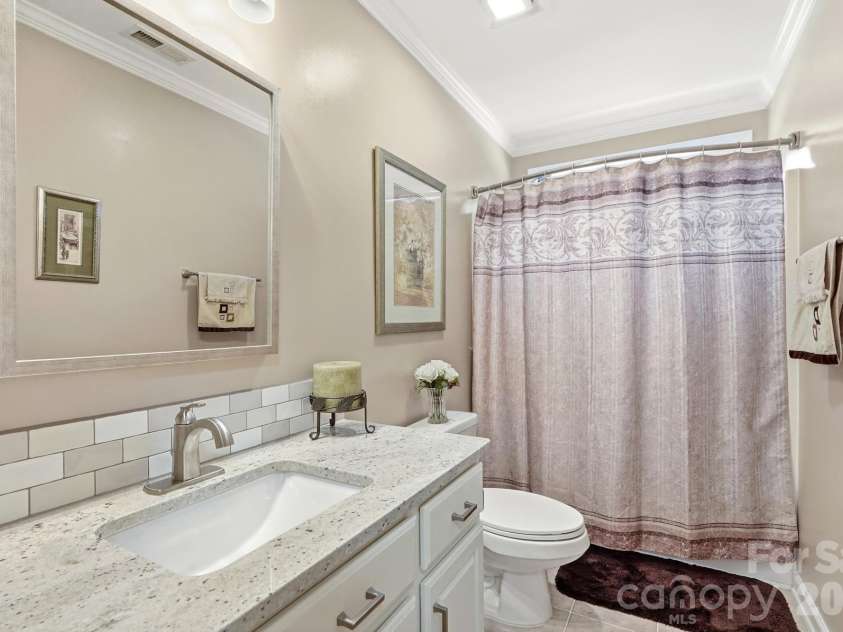 120 Harris Farm Road, Mooresville, NC 28115.  MLS# CAR4430555, YatesRealty ID 56747. Secondary full bath on the upper level has been fully updated!