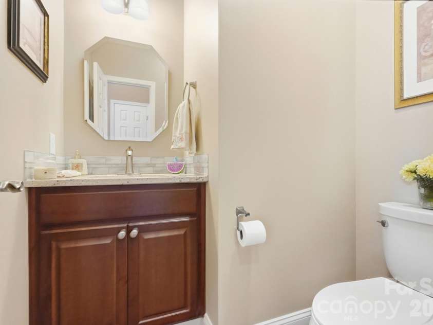 120 Harris Farm Road, Mooresville, NC 28115.  MLS# CAR4430555, YatesRealty ID 56747. The main level half bath has been updated also!