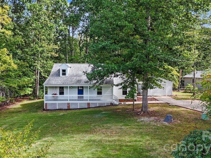 11538 Gelding Drive, Charlotte, NC 28215.  MLS# CAR4422682, YatesRealty ID 56750. 